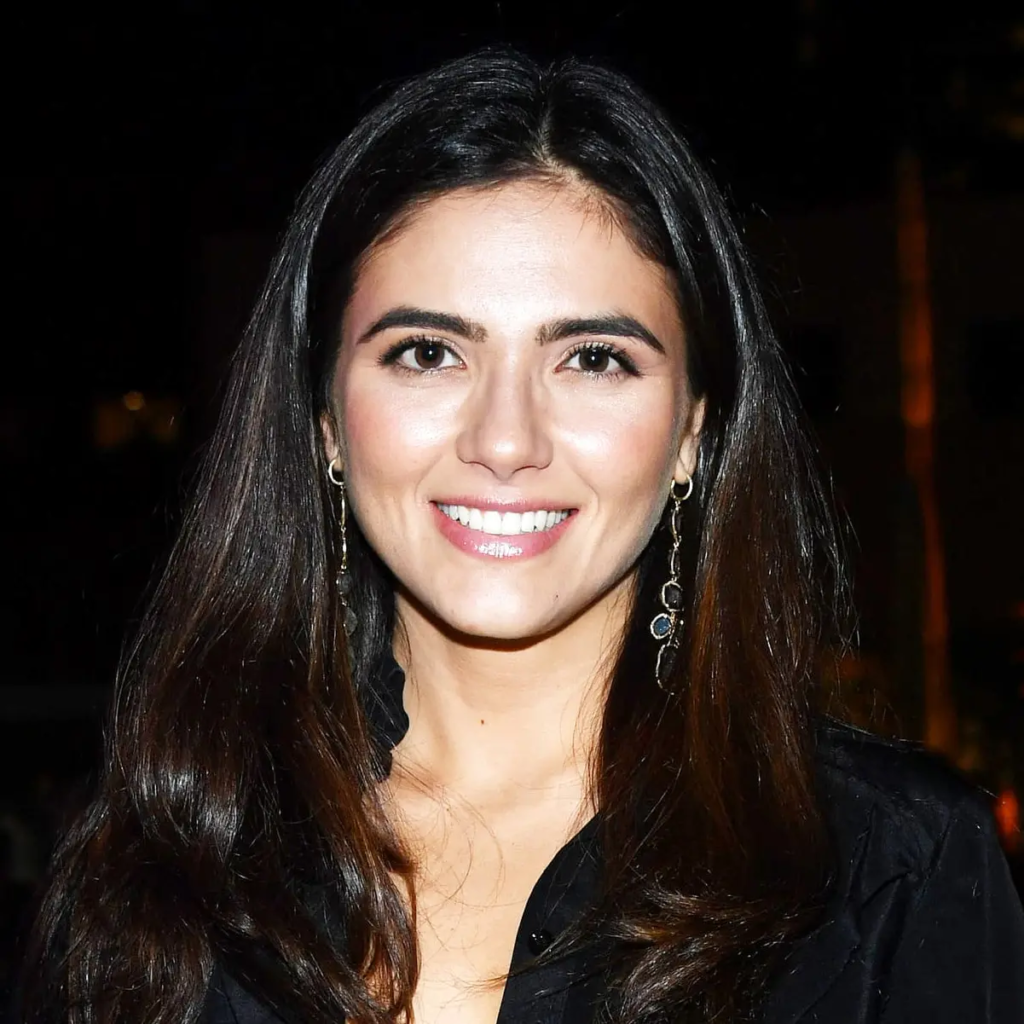 Meet Arienne Mandi Age, Family, Net worth, Boyfriend, Relationship, Wiki,