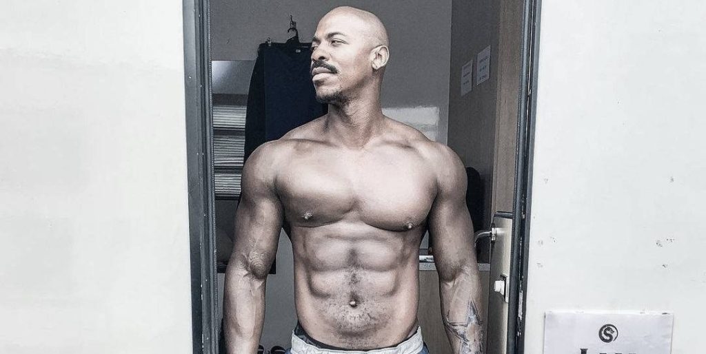 Mehcad Brooks shows six pack