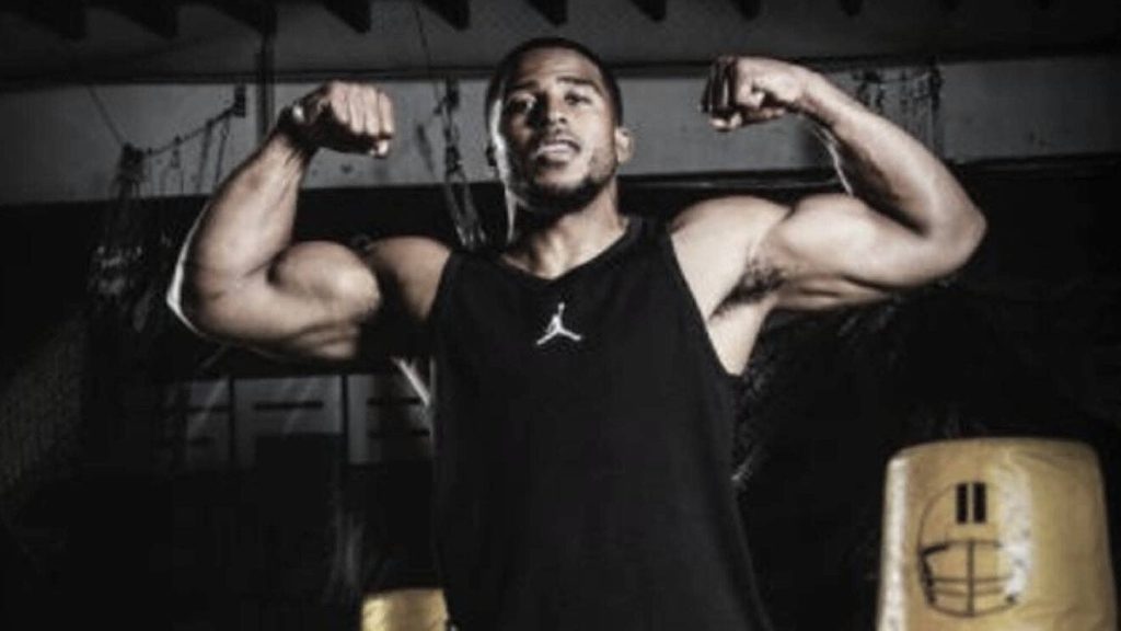 Bobby Wagner showing his muscle