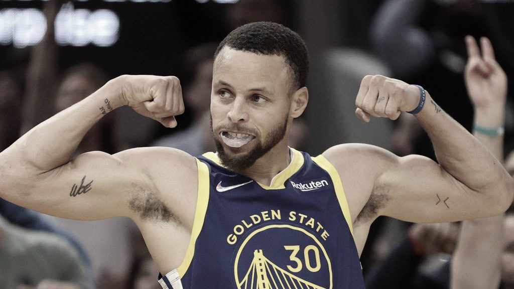 Stephen Curry showing his muscle