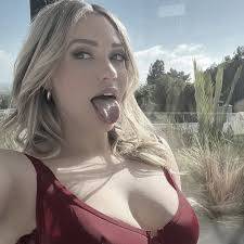 Mia Malkova take out her tongue